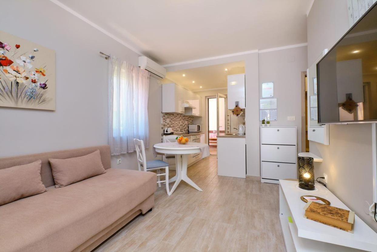 Apartments Enna マリ・ロシニュ エクステリア 写真