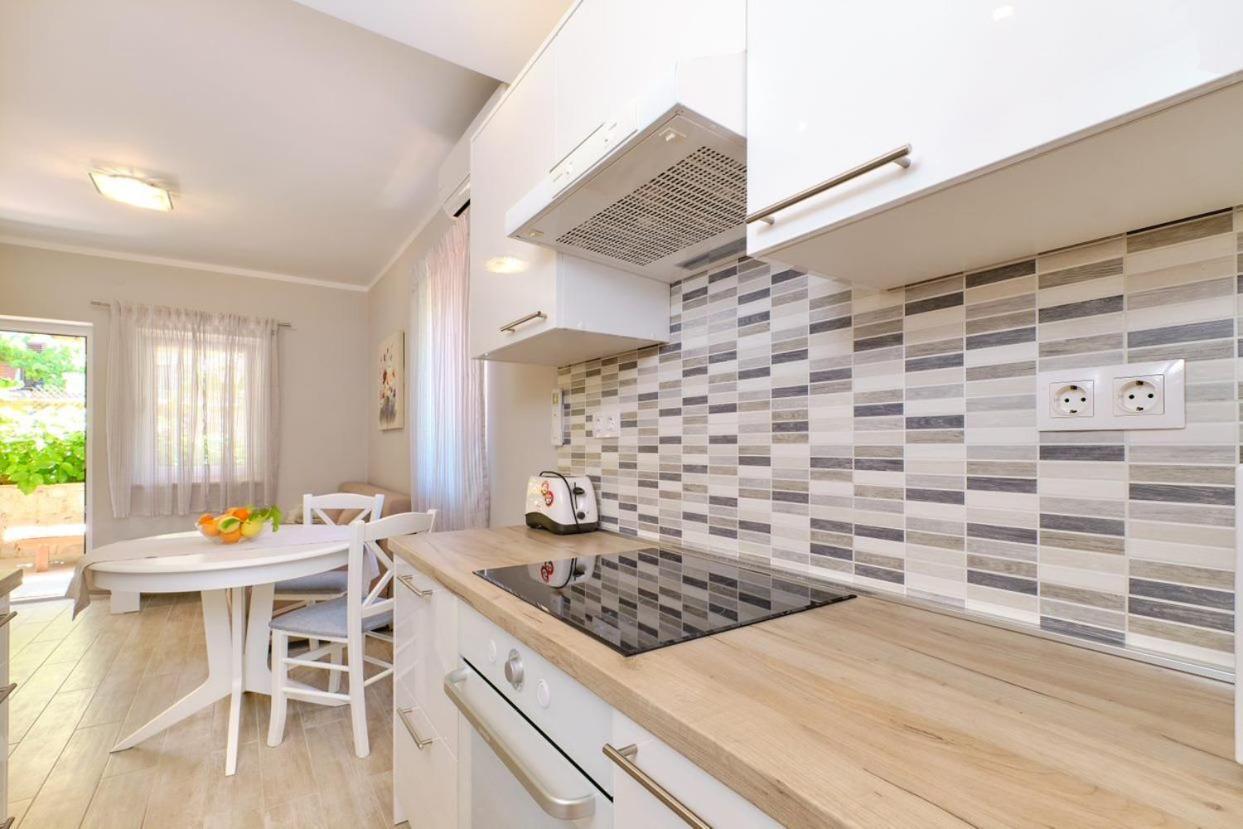 Apartments Enna マリ・ロシニュ エクステリア 写真