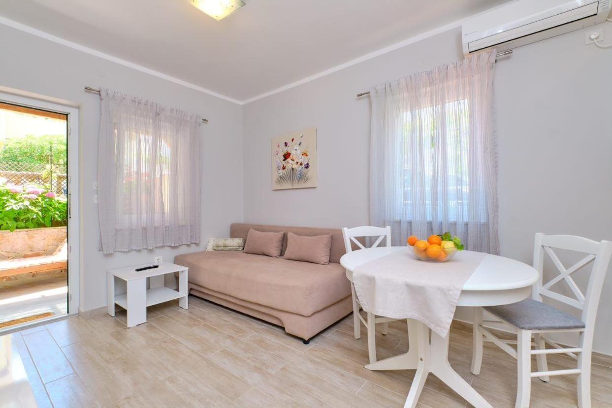 Apartments Enna マリ・ロシニュ エクステリア 写真