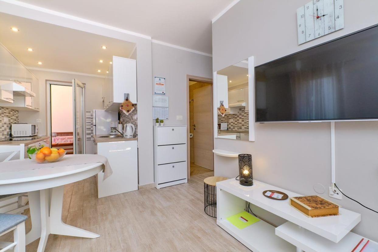 Apartments Enna マリ・ロシニュ エクステリア 写真
